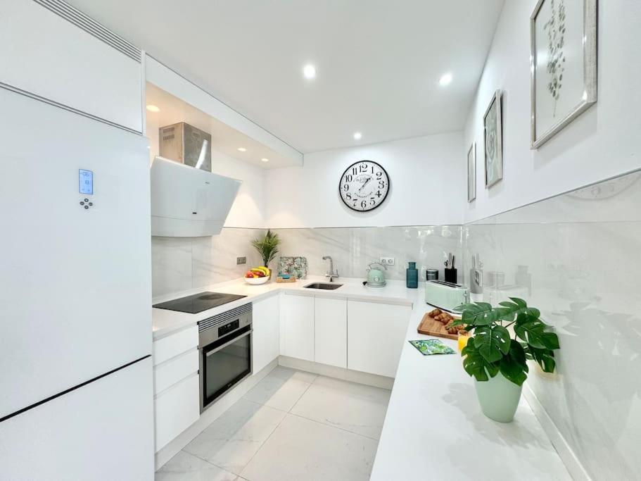 Welcome To Villa Bali A Luxurious Modern Getaway Los Cristianos  Εξωτερικό φωτογραφία