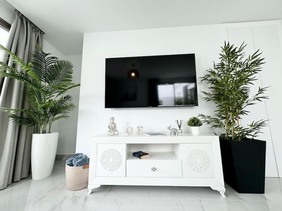 Welcome To Villa Bali A Luxurious Modern Getaway Los Cristianos  Εξωτερικό φωτογραφία